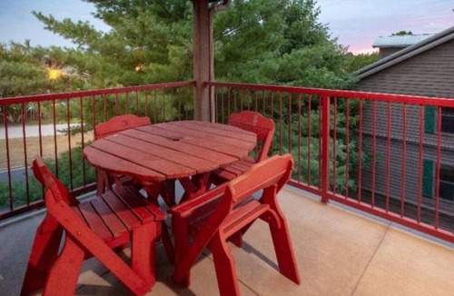 Branson Apartment | Everything You Need in One Spot | Three Rooms, Pools, Golf & Theater Included!