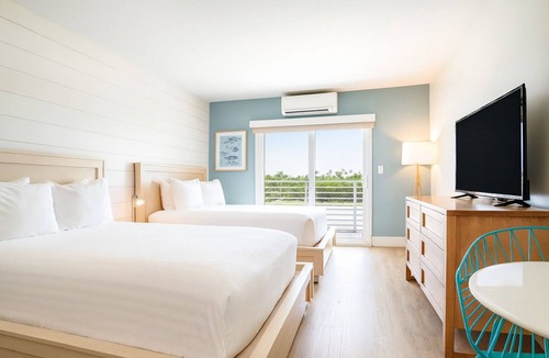 Islamorada Hotel | Everything You Need For The Perfect Vacation! 3 Convenient Units, FREE Parking!