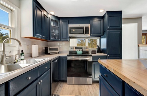 Londonderry House | Everything you need - swim, relax, play outside!