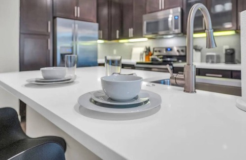 Fashion Square Apartment | Everything You Need In This Modern & Chic Space!