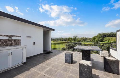 Poddala Villa | Evolve - Field View