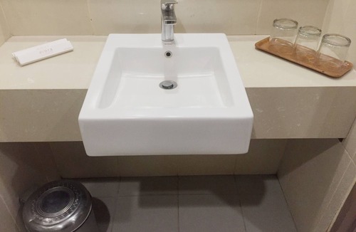 Gubeng Hotel | Evora Hotel
