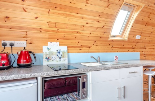 Flint Cottage | EWE TWO, romantic, character holiday cottage, with hot tub in Northop