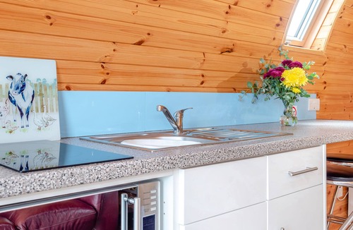Flint Cottage | EWE TWO, romantic, character holiday cottage, with hot tub in Northop