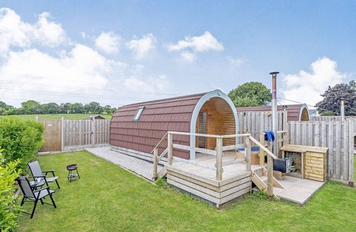 Flint Cottage | EWE TWO, romantic, character holiday cottage, with hot tub in Northop