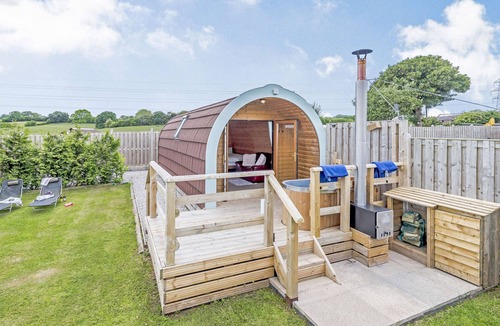 Flint Cottage | EWE TWO, romantic, character holiday cottage, with hot tub in Northop