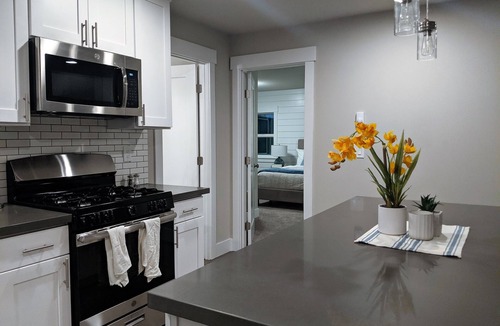 Silver Lake House | Excape to the lake! Just 20 Miles to Seattle- Fresh Remodel