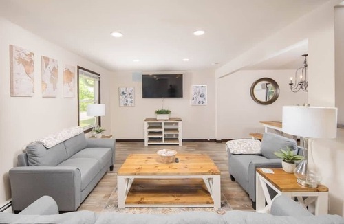 Ashwaubenon House | Excellence On Echo Lane Walk to Lambeau and Resch