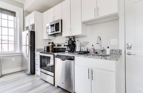 Jefferson Manor Apartment | Excellent Alexandria West 1BR w/W/D, nr Waterfront, by Blueground