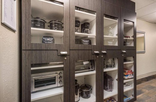North Arlington Hotel | Excellent Choice! Unit with Full Kitchen, Short Drive to Six Flags Over Texas
