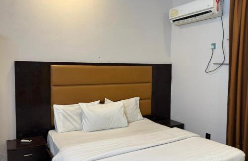 E-11 Sector House | Excellent Comforts Hotel & Guest House