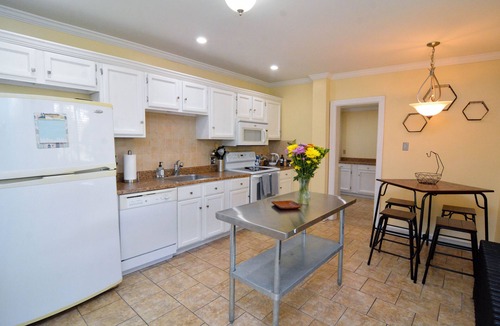Bethlehem House | Excellent Location, Family & Pet Friendly, Walk to Main St, Close to everything