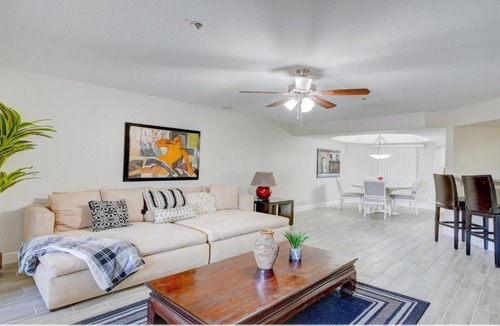 Camelback East Apartment | Excellent location,Relax in the heart of the City! by Kivoya