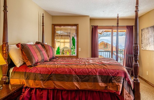 Sun Peaks House | Excellent multi level 3 bedroom townhouse with easy access to nearby runs and lift