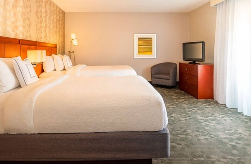 Middletown Hotel | Excellent Pick! Indoor and Outdoor Swimming Pools! Pets are Welcomed!