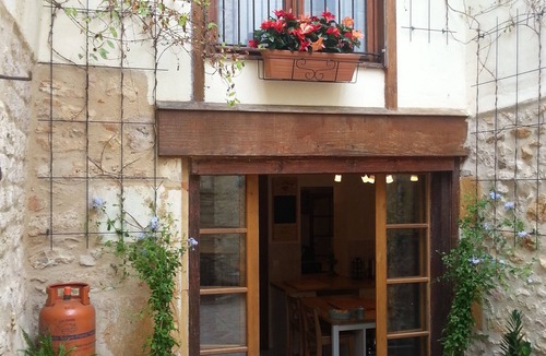 Gaugeac House | Excellent recently renovated town house originally constructed in 1352 in centre
