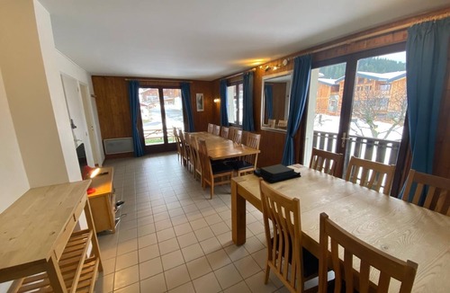 Les Gets Ski Chalet | Excellent Ski Chalet close to the ski slopes with stunning views sleeps 14