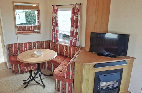 Aberystwyth House | Excellent Value for money Bronze range, with one double bedroom and one twin.