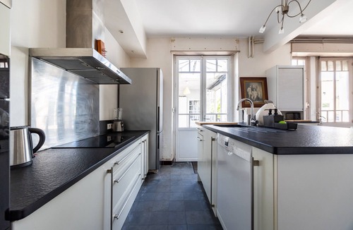 Saint-Germain-Du-Puch House | Exceptional Stay at Château Le Noble with Private Pool – In the Heart of a Historic Vineyard