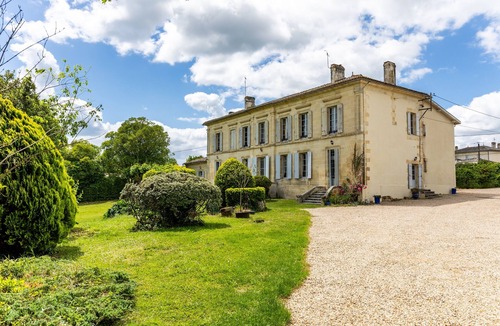 Saint-Germain-Du-Puch House | Exceptional Stay at Château Le Noble with Private Pool – In the Heart of a Historic Vineyard