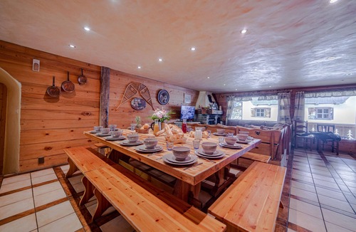 Champagny-en-Vanoise Ski Chalet | 🏔️ Exceptional chalet, 350 m² – sleeps 18 – Jacuzzi, sauna & panoramic view