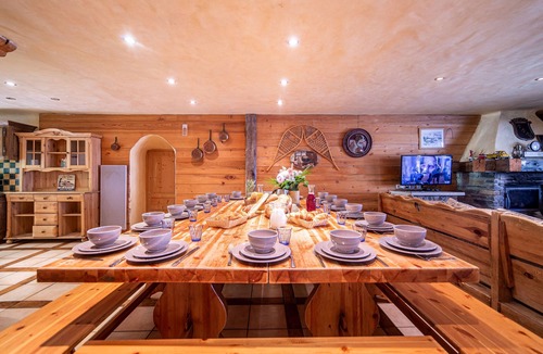 Champagny-en-Vanoise Ski Chalet | 🏔️ Exceptional chalet, 350 m² – sleeps 18 – Jacuzzi, sauna & panoramic view