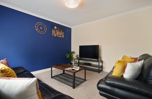High Hazels Apartment | Exceptional 3 bed house with homely comforts, Close to fast food, supermarkets and city centre