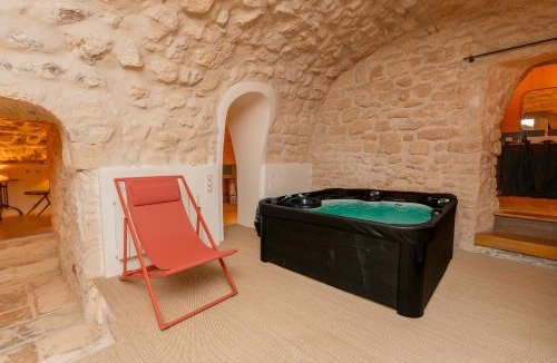Les Iles Apartment | Exceptional Apartment Île Saint Louis - Jacuzzi