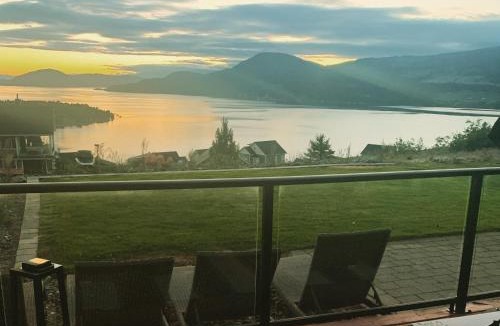 Central Okanagan House | Exceptional Boutique Cottage with Incredible Lake & Vineyard Views at La Casa Resort - Sleeps 6