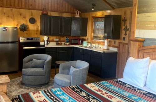 Paluxy House | Exceptional Cabin near Lake Granbury Perfect for Discovering Texas Wildlife