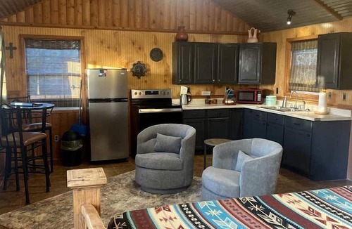 Paluxy House | Exceptional Cabin near Lake Granbury Perfect for Discovering Texas Wildlife
