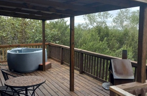 Paluxy House | Exceptional Cabin near Lake Granbury Perfect for Discovering Texas Wildlife