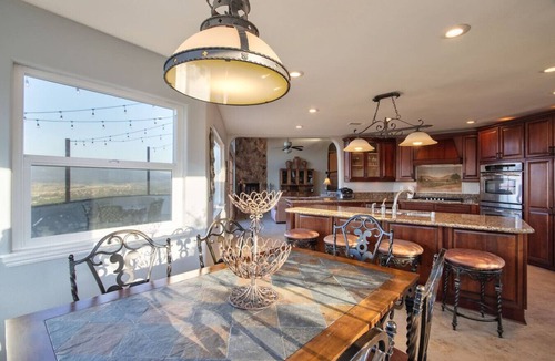 Temecula House | Exceptional city light views- 5 min to Old Town