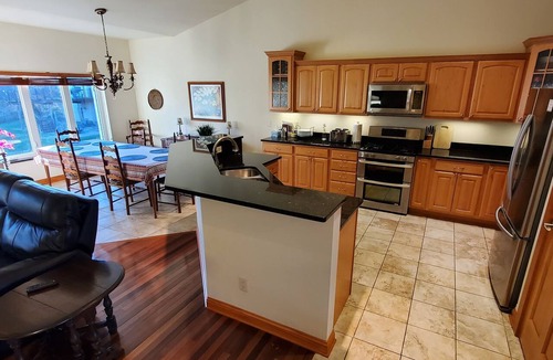 Deerfield Condo | Exceptional Comfort Quiet Clean 4 Bed 3 Bath next to woods - 21 min to Madison