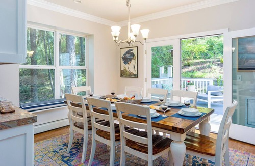 Eastsound House | Exceptional, Hot Tub, Pickleball, Pool Room, Close to Everything!