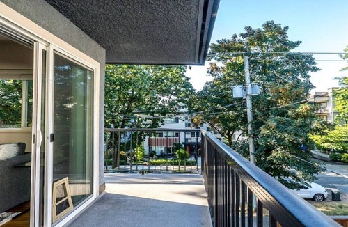 Kitsilano Apartment | Exceptional Location 1-Bedroom Kitsilano Apartment