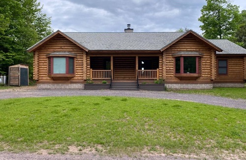 Atlantic Mine House | Exceptional Log home on Lake Superior - Near Houghton and Hancock MI