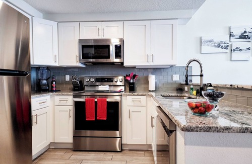Seabreeze Historic District Condo | Exceptional Luxe Beach Loft @ Ocean Walk Resort+4 Pools+Slide+Lazy River