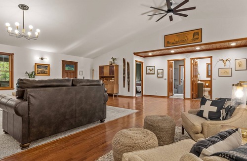 Jacksonport Cottage | Exceptional ! Minutes from Jacksonport/Lake Mich Beach - Book Summer 2024 Now!