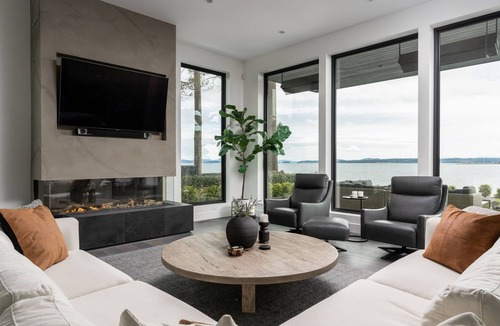Sidney House | Exceptional Modern 3 bedroom Oceanfront Home