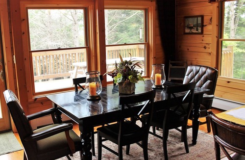 Stowe House | EXCEPTIONAL MOUNTAIN RETREAT-Breathtaking views. Close to town, Hot tub, Private