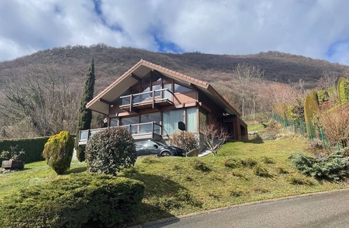 Sillingy House | Exceptional mountain view, heated swimming pool, 10 minutes from Lake Annecy