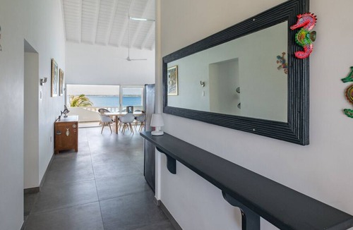 Kralendijk Apartment | Exceptional Oceanfront Penthouse Delfshaven Sanddollar Resort