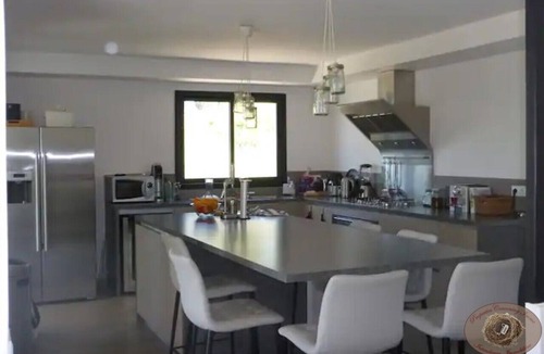Le Beausset Villa | Exceptional property with swimming pool and sea view, fully renovated.