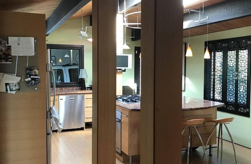 Harlow House | Exceptional retreat near University of Oregon Athletics. Casa del Roots