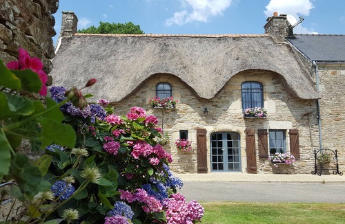 Brandivy House | Exceptional setting in the heart of nature, private pool, sauna!