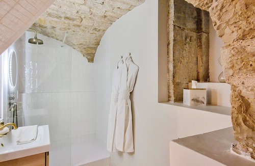 Paroisse Notre-Dame House | Exceptional suite with jacuzzi and private sauna