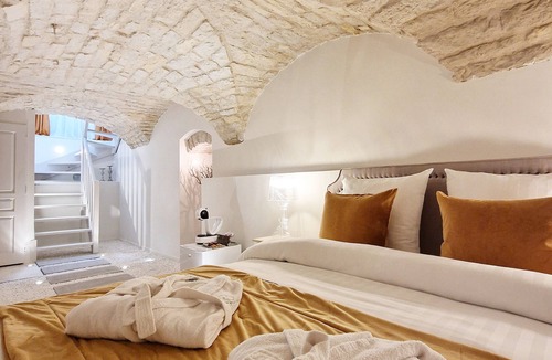 Paroisse Notre-Dame House | Exceptional suite with jacuzzi and private sauna