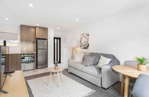 Christchurch City Centre Villa | Exceptional Value For Money Sunny Warm 5 Mins CBD