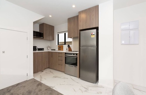 Christchurch City Centre Villa | Exceptional Value For Money Sunny Warm 5 Mins CBD